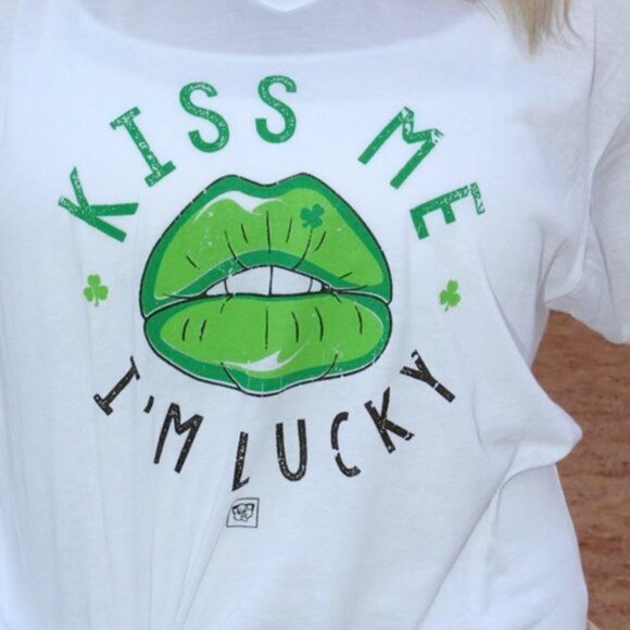 Kiss Me, I'm Lucky T-Shirt White Green Lips Tee - Picture 4 of 4